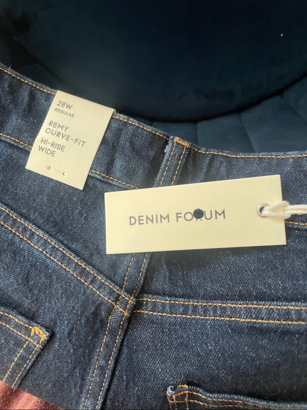 BNWT $110 Aritzia Denim Forum High Rise Curve-Fit Jeans - Picture 8 of 12